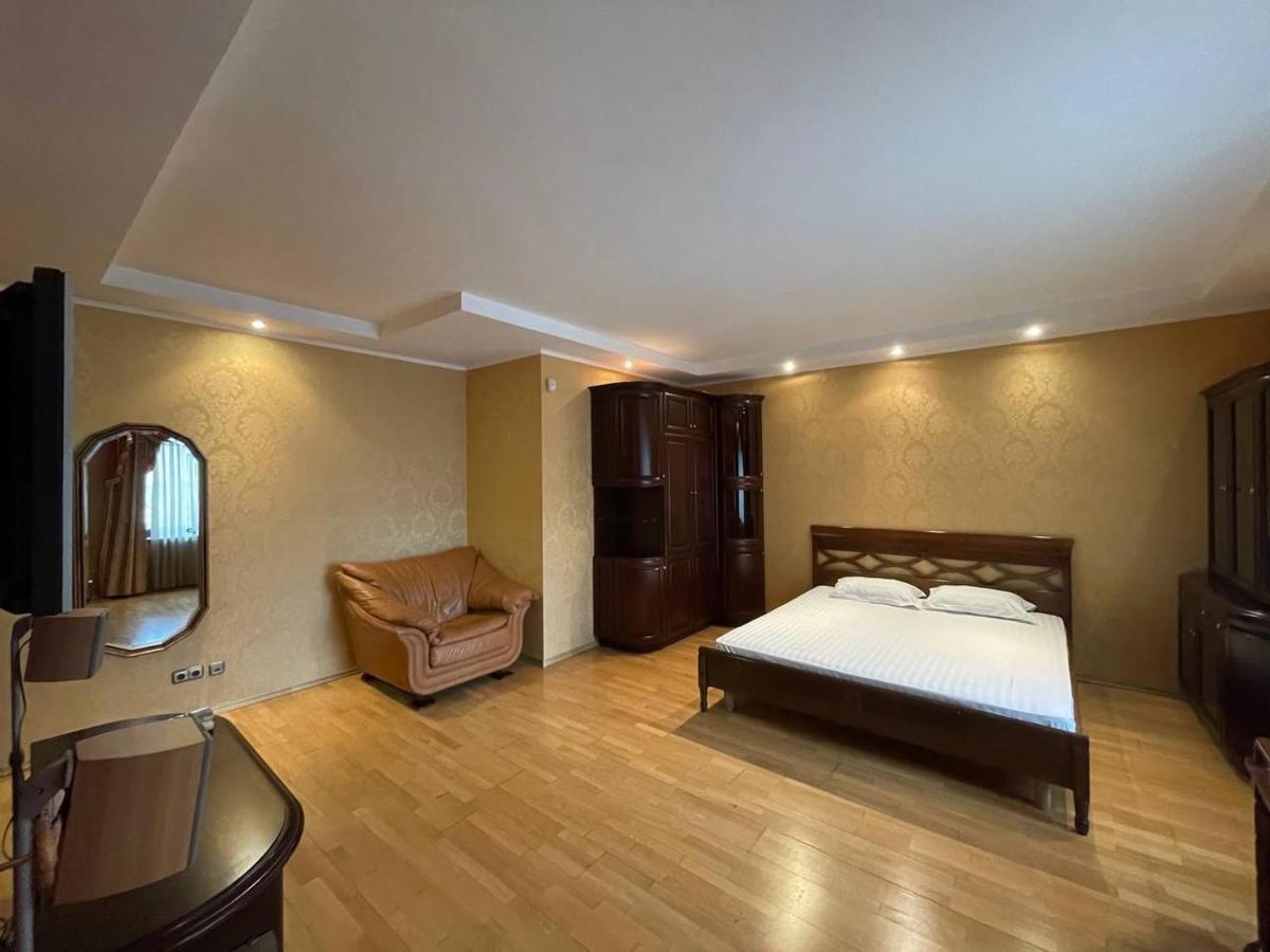 One Bedroom Kreschatik Str 4 キエフ エクステリア 写真